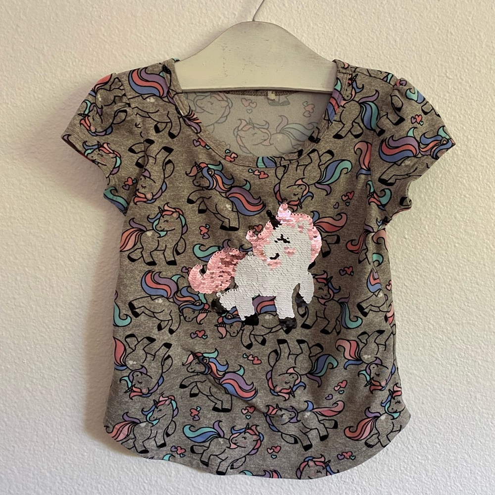 Girl’s Unicorn sequin shirt size 5T